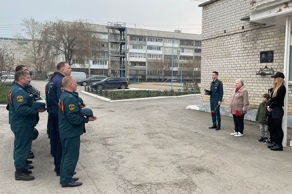 В Каменске-Уральском почтили память погибших при исполнении служебного долга спасателей