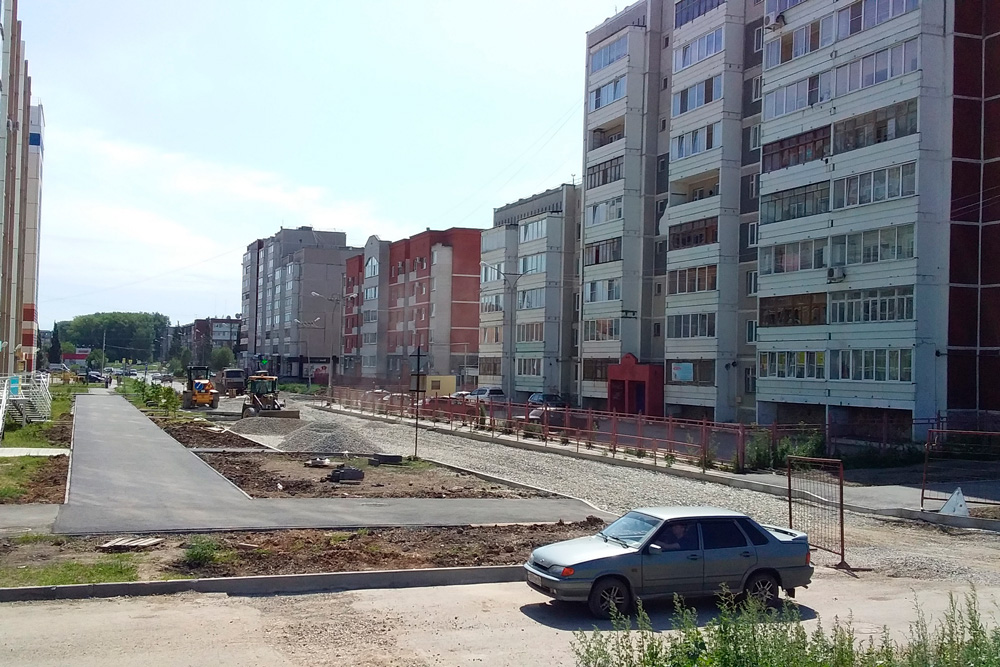 Дорогу около строящейся школы по ул. Шестакова в Каменске-Уральском обещают заасфальтировать к субботе. Будет ли открыта – неизвестно!