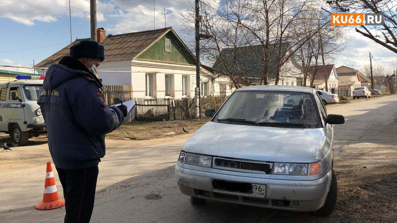 Женщина за рулем ВАЗа сбила парня на мопеде, выезжая из двора на ул. Калинина в Каменске-Уральском. Байкер в больнице с переломом ноги Женщина за рулем ВАЗа сбила парня на мопеде, выезжая из двора на ул. Калинина в Каменске-Уральском. Байкер в больнице с переломом ноги