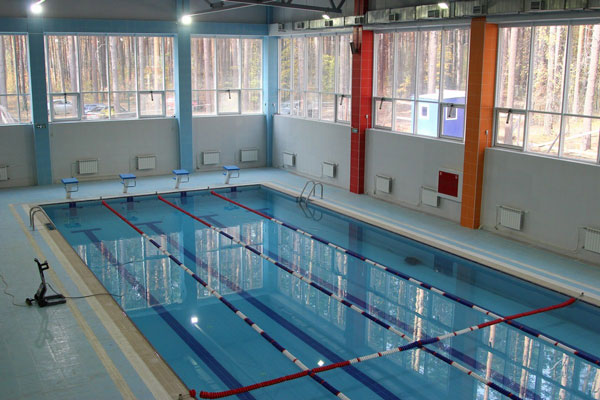 Построенный ФОК с шикарным бассейном в оздоровительном лагере, о котором слышали все каменцы, осмотрел министр спорта Свердловской области