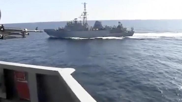 В сети появилось видео опасного сближения кораблей ВМФ России и ВМС США в Аравийском море