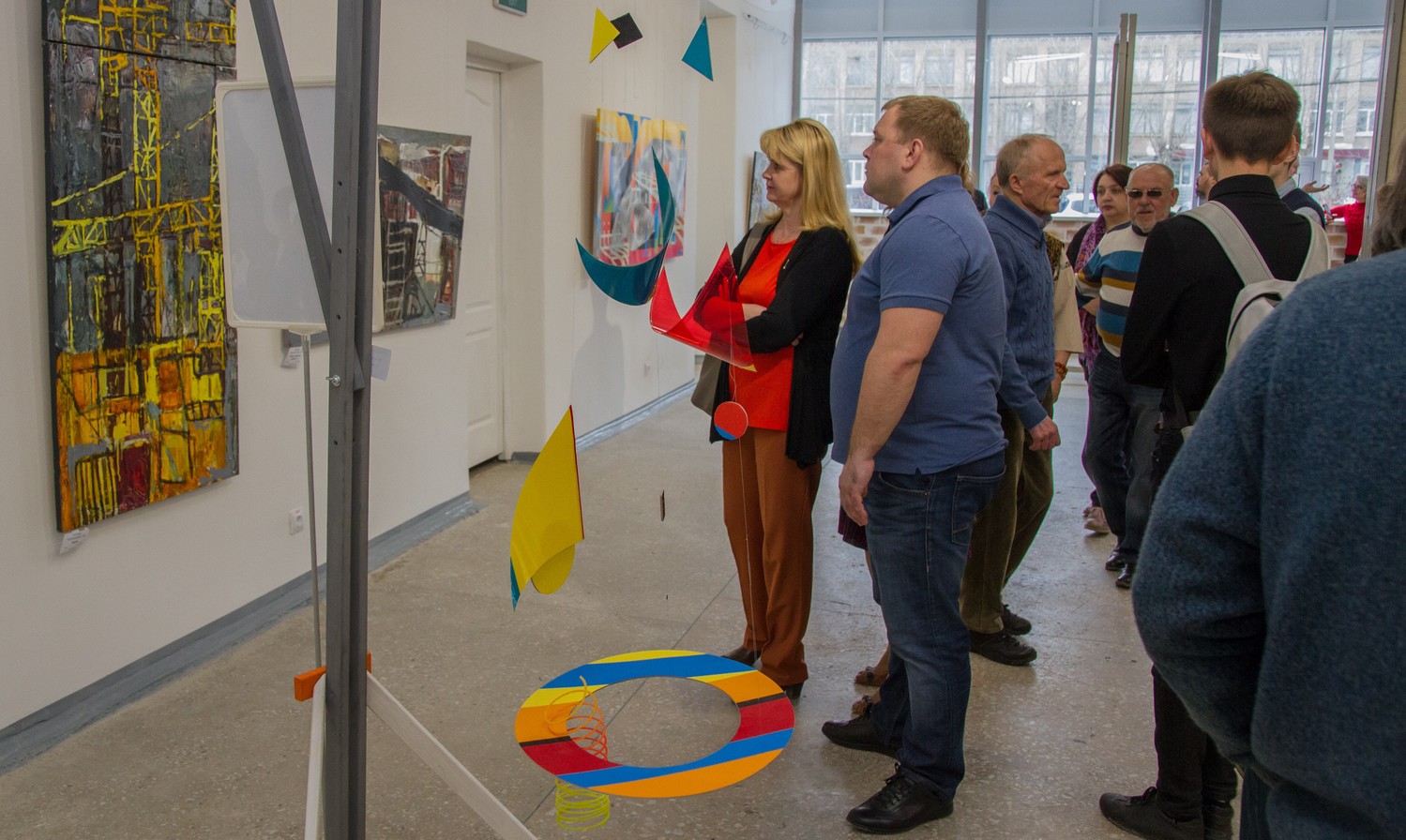 Как в лучших залах Европы: в краеведческом музее Каменска-Уральского — новая система «Арт-гостиная» для экспонирования картин