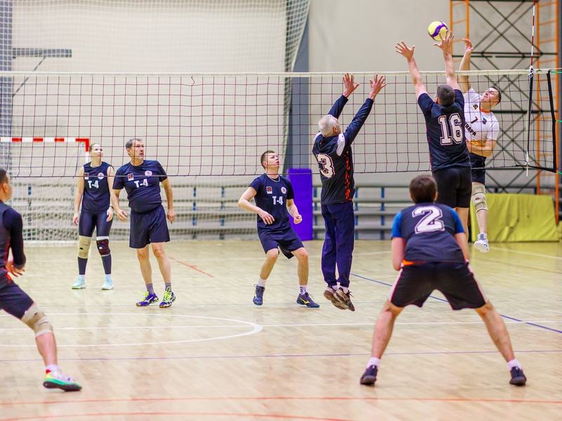 Кто выиграл заводской волейбольный турнир в Каменске-Уральском: итоги спартакиады СинТЗ | Волейболисты цеха Т-4 стали чемпионами спартакиады на СинТЗ