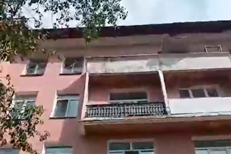 Шокирующее происшествие в Каменске-Уральском: мужчина выпал с пятого этажа по улице Исетская! | Инцидент в Каменске-Уральском: мужчина выпал с 5-го этажа по улице Исетская Шокирующее происшествие в Каменске-Уральском: мужчина выпал с пятого этажа по улице Исетская! | Инцидент в Каменске-Уральском: мужчина выпал с 5-го этажа по улице Исетская