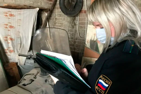 У жителя Каменска-Уральского приставы изъяли снегоход Yamaha – на нем мужчина вывез тушу убитой им косули, хотя права на охоту не имел