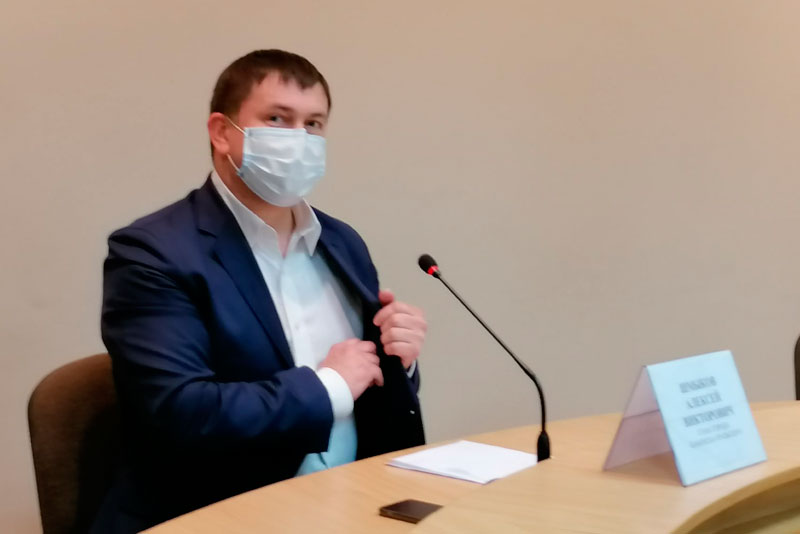 «Мы вас ждем». Мэр Шмыков, призывая каменцев проголосовать, дважды за минуту сагитировал сделать выбор в пользу поправок в Конституцию