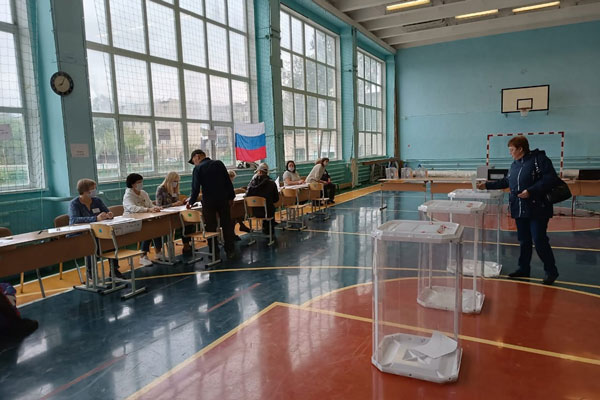 В Каменске-Уральском бюджетников и студентов заставляют прийти проголосовать. Заводчане в этом году "молчат"