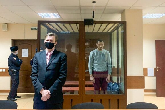 Суд приговорил к 2 годам колонии напавшего на полицейского на акции 23 января в Москве