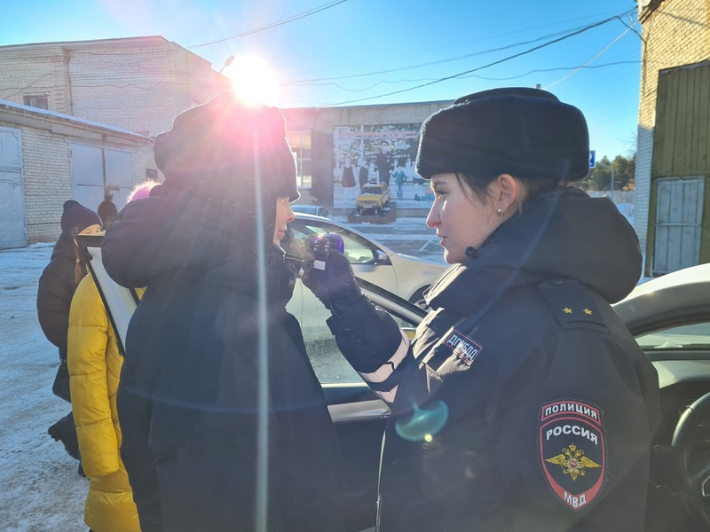 Каменские школьники посетили ГИБДД с экскурсией