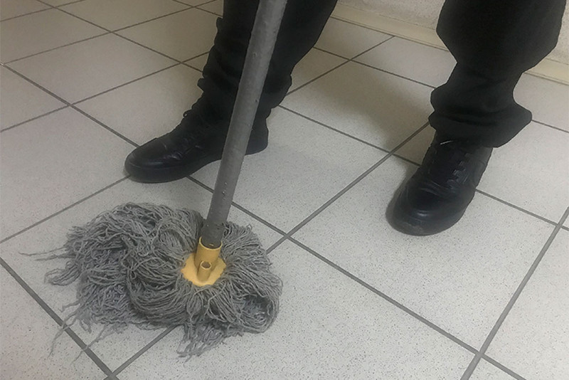 Во саду ли, в школе ли… Должник по штрафам ГИБДД в Каменске-Уральском пахал 120 часов на благо государства. Его пример — другим наука!