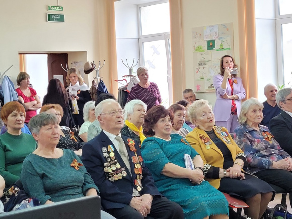 В Центре общения граждан старшего поколения поздравили ветеранов