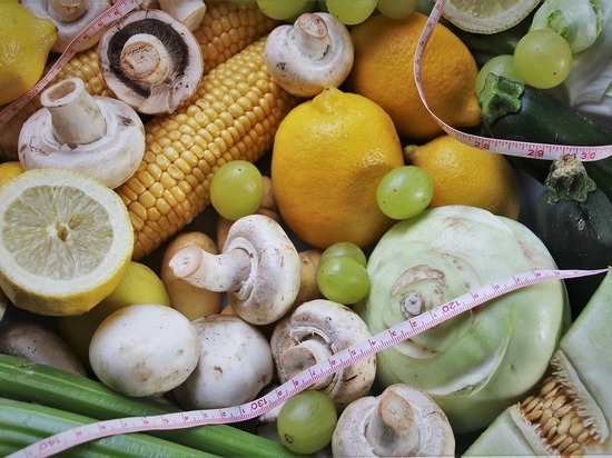 Диетологи перечислили продукты, которые помогают избавиться от жира на животе