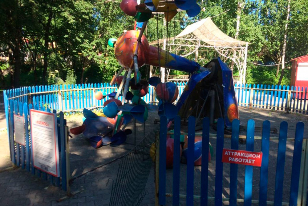 В Екатеринбурге рухнул аттракцион с маленькими детьми