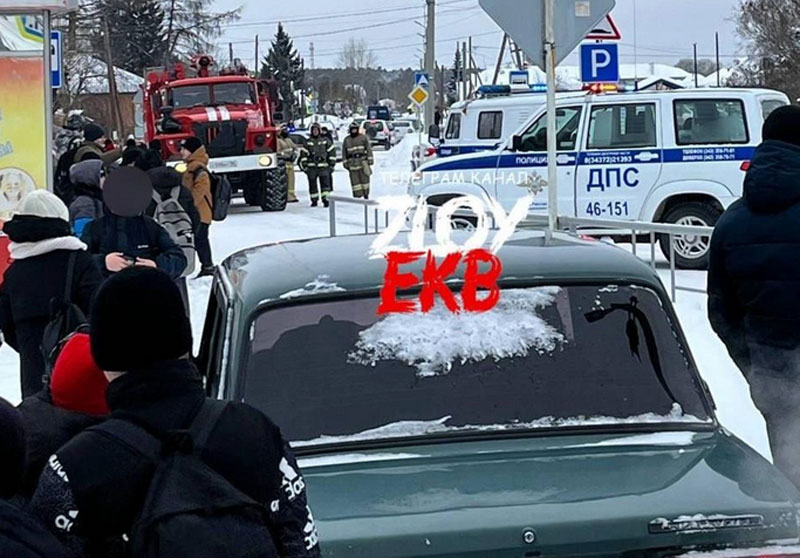 Силовики перекрыли подъезды: что произошло в школе Пышмы | В посёлке Пышма эвакуировали школу из-за угрозы теракта