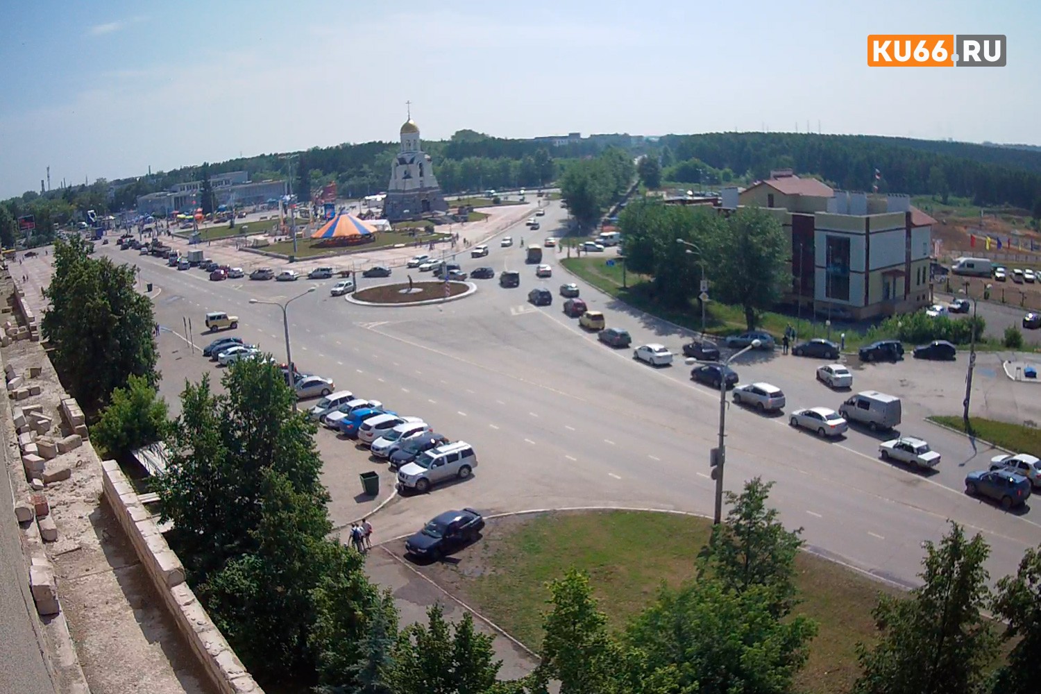 Центр Каменска-Уральского в пробках. Выбирайте пути объезда!