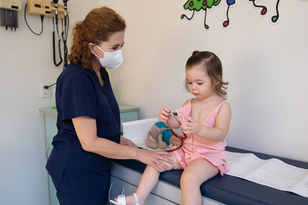 Педиатр Юрьева перечислила самые распространённые ошибки родителей при лечении детей