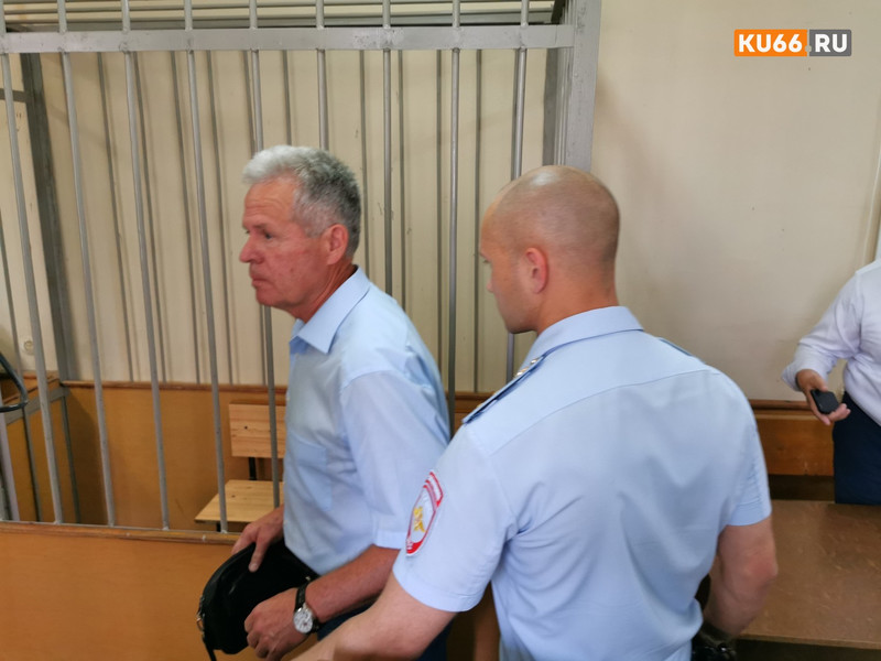 Михаила Астахова перевезли из Каменска-Уральского в СИЗО Екатеринбурга, где он будет находиться до вступления приговора в силу