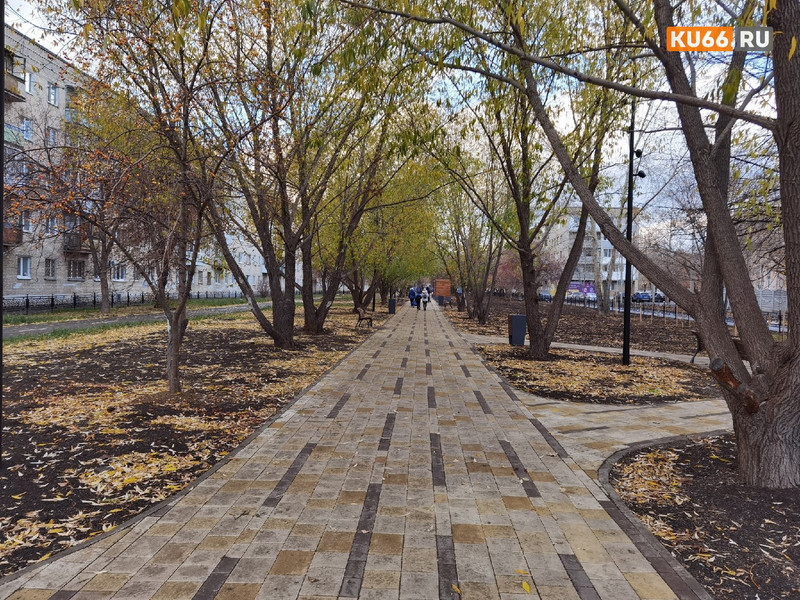 Аллею по ул. Тевосяна в Каменске открыли для всех желающих вслед за Набережной. Эта территория подойдет для молодёжи и семей с детьми