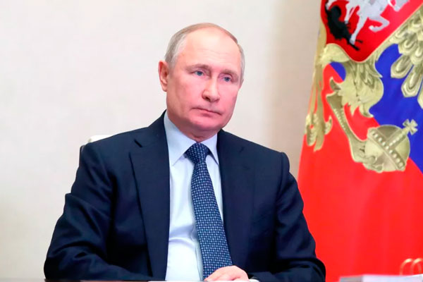 Путин наградил госнаградами 15 свердловчан, в том числе крановщика из Каменска-Уральского