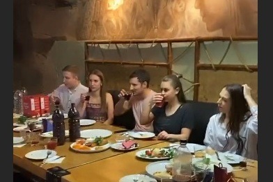 В Москве на дне рождения блогера три человека погибли в бассейне с сухим льдом