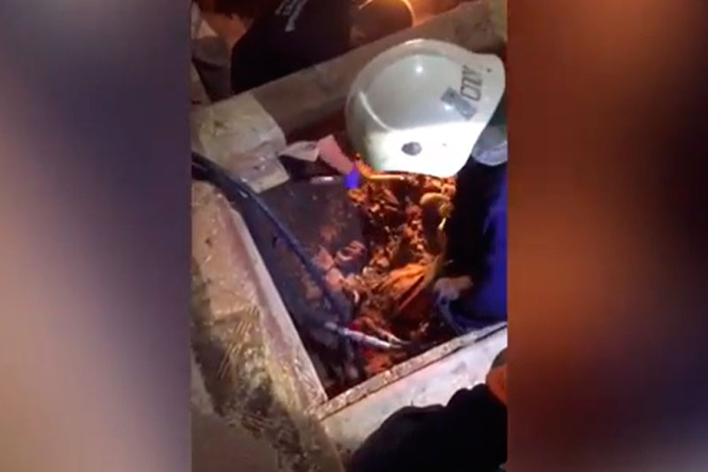 Замуровавшая сына в бетон оказалась известным в регионе политиком