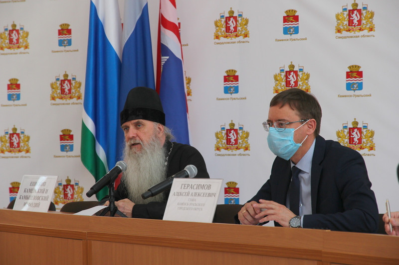 В мэрии Каменска, куда приехал епископ Мефодий, обсудили мероприятия этого года, которые планирует провести РПЦ. Вы тоже там побываете!