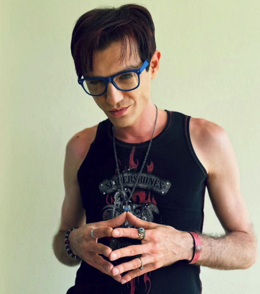 Шокирующая история: жертва обмана - женщина из Москвы оказалась втянута в ловушку экстрасенсов | Женщина из Москвы попала в сети обмана: "Помощник" экстрасенса обобрал её на 100 тысяч рублей