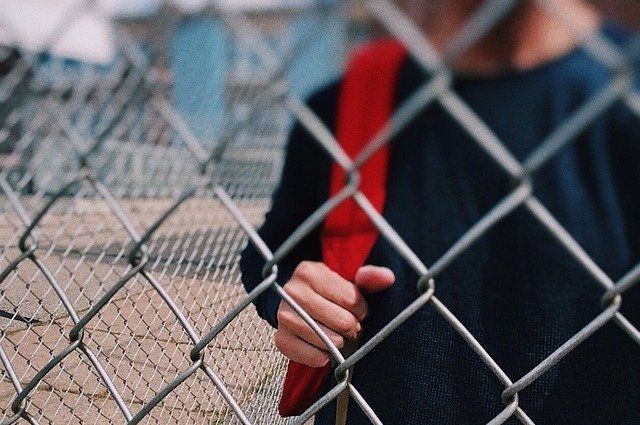 Четвероклассница из Твери получила предупреждение о взрывах 20 тысяч школ