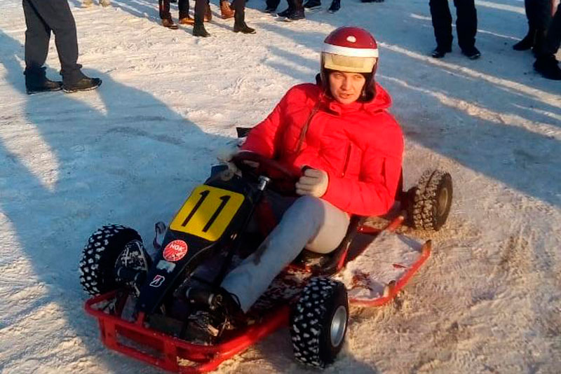 Заводчане сразились со школьниками, студентами и работающей молодежью Каменска-Уральского — водили машину, разбирали автомат, стреляли...