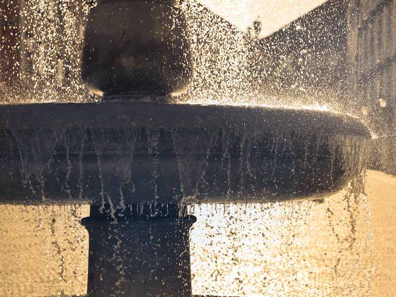 В Каменске-Уральском начали подготовку фонтана к Дню города