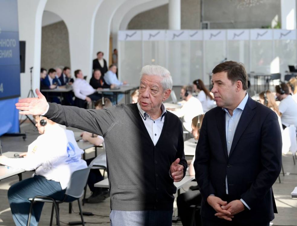 Губернатор Куйвашев оценил формат дистанционного голосования  | Губернатор Куйвашев оценил формат дистанционного голосования 