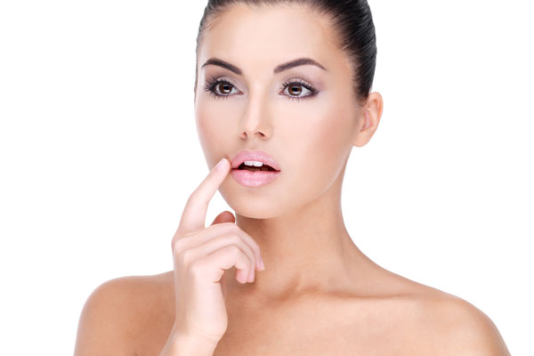 Терапевт рассказала, как справиться с внезапно проснувшимся герпесом