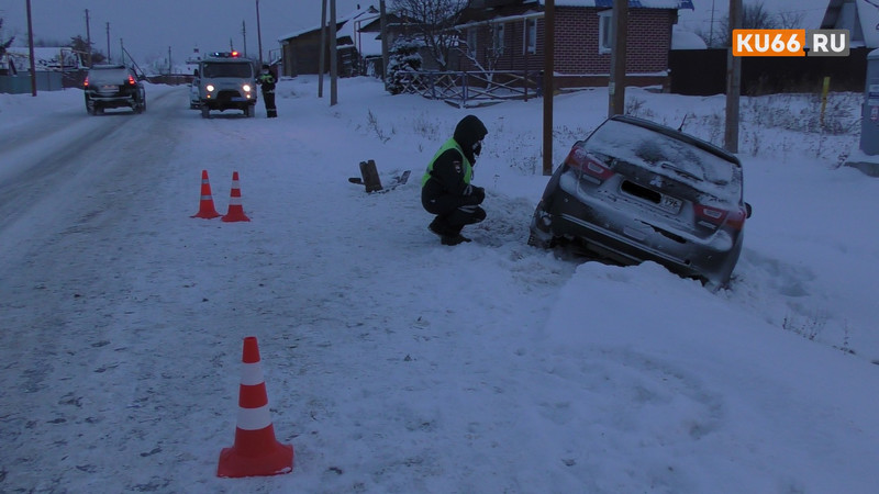 Девочка взяла брата за руку, но он вырвался. В ГИБДД рассказали печальные детали смертельного ДТП с гибелью ребенка под Каменском-Уральским