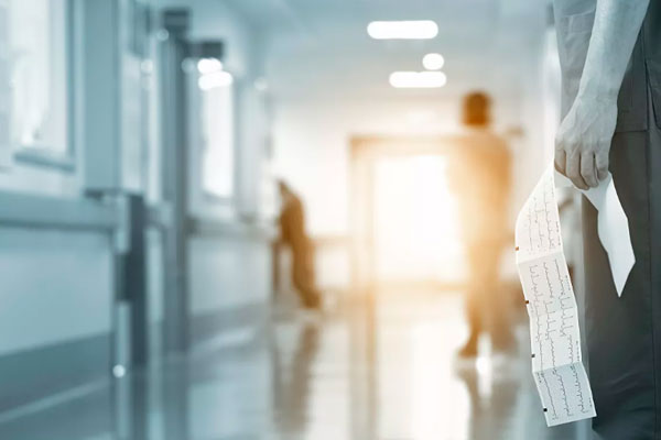 Переживший остановку сердца мужчина рассказал об увиденном после "смерти"