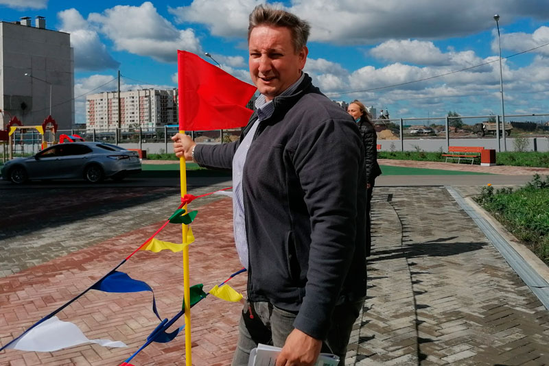 В каменских школах тренировались, как организовывать линейки в День знаний по рекомендациями санитарных врачей. Говорят, нюансов много