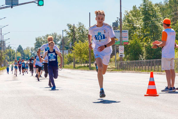 Участники благотворительного забега в центре Каменска-Уральского «Бежим с добром» собрали в помощь детской хирургии 67 тыс. руб.