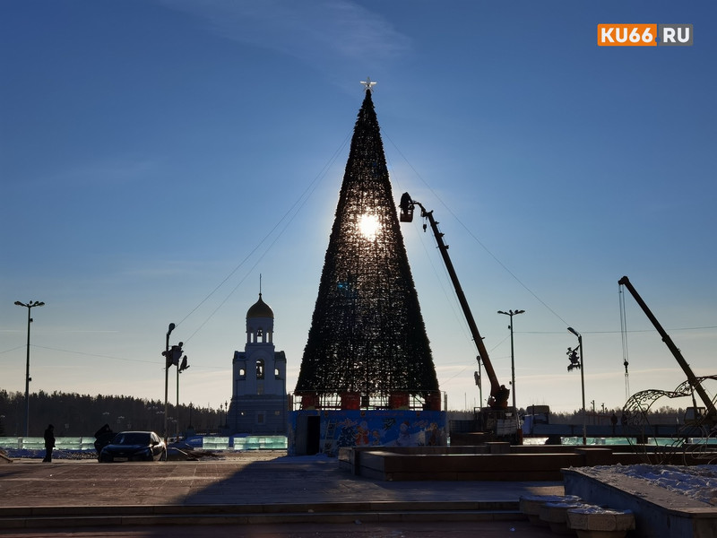 «Лучше бы купили томограф». Каменцы осуждают городских чиновников, которые решили потратить 4,5 млн рублей на строительство ледового городка