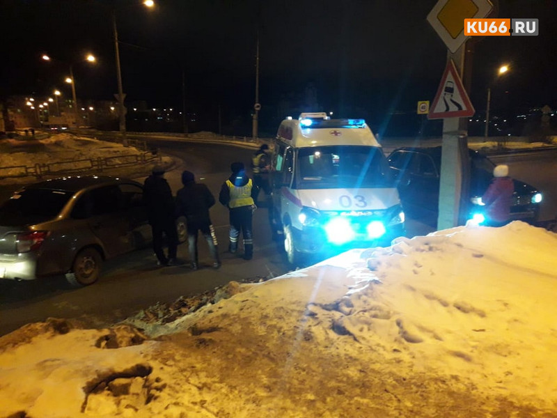 Водители в последнее время так спешат, что игнорируют элементарные дорожные правила в Каменске. Итог - множество аварий почти повсеместно