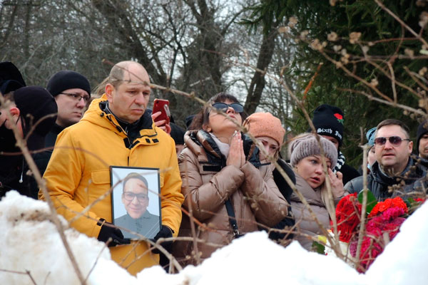Близкие попрощались с Томом Хаосом из "Отпетых мошенников"