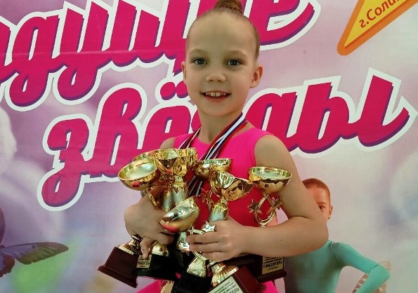 Юные танцоры из Каменска-Уральского на соревнованиях «затыкают за пояс» конкурентов и удивляют успехами своих тренеров и родителей