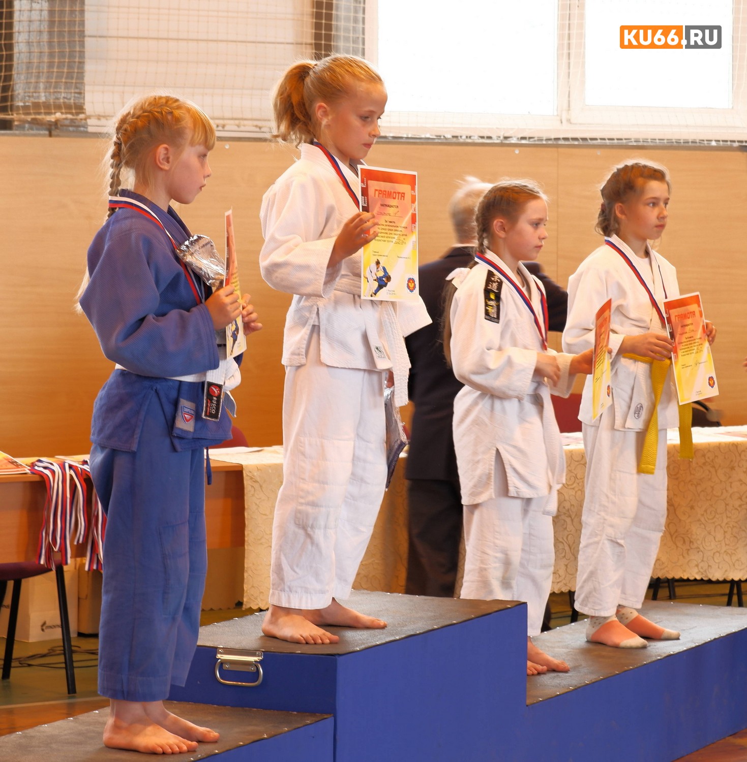 Юные дзюдоистки из Каменска-Уральского защищали честь города на турнире в соседней области – домой вернулись чемпионками!