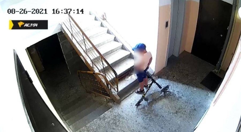 Россиянка пригрозила судом городскому паблику из-за видео, где ее сын писает в подъезде Россиянка пригрозила судом городскому паблику из-за видео, где ее сын писает в подъезде