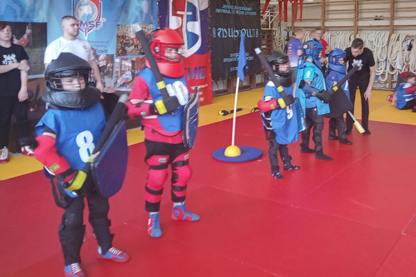 Ребята из Каменска-Уральского привезли 11 медалей с первенства УрФО по современному мечевому бою