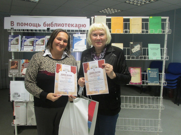 Библиотекари Каменска-Уральского вернулись с конкурса с наградой за работы о поселке Чкалова и грамотой за изучение кирпичных домов...