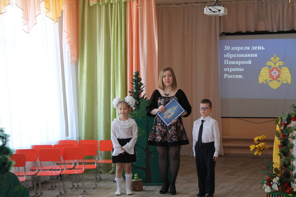 Огнеборцы Каменска-Уральского уверены: если детям говорить о пожарах, гореть станет меньше. В очередной раз пришли пропагандировать...
