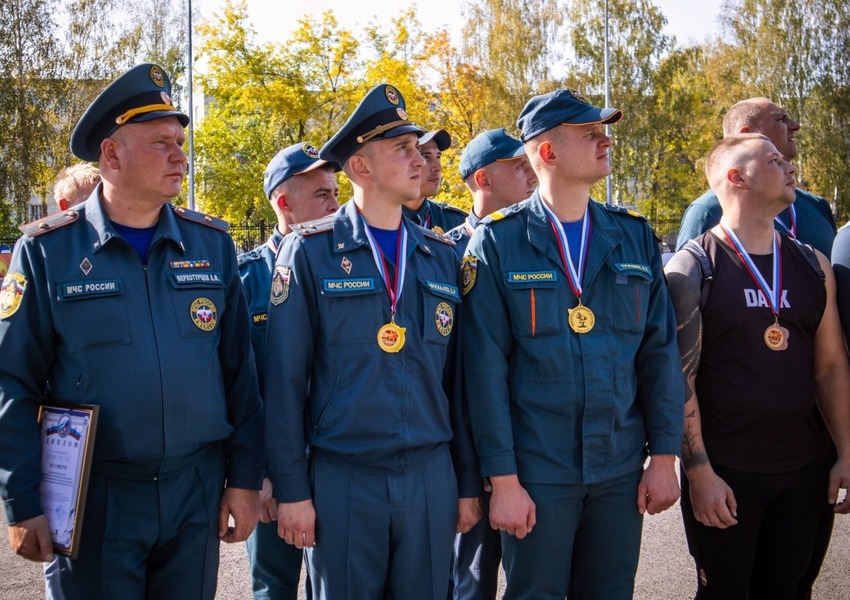 Пожарные из Каменска-Уральского стали лучшими на соревнованиях среди спасателей ГУ МЧС России по региону | Каменские пожарные победили на соревнованиях среди спасателей ГУ МЧС России по Свердловской области