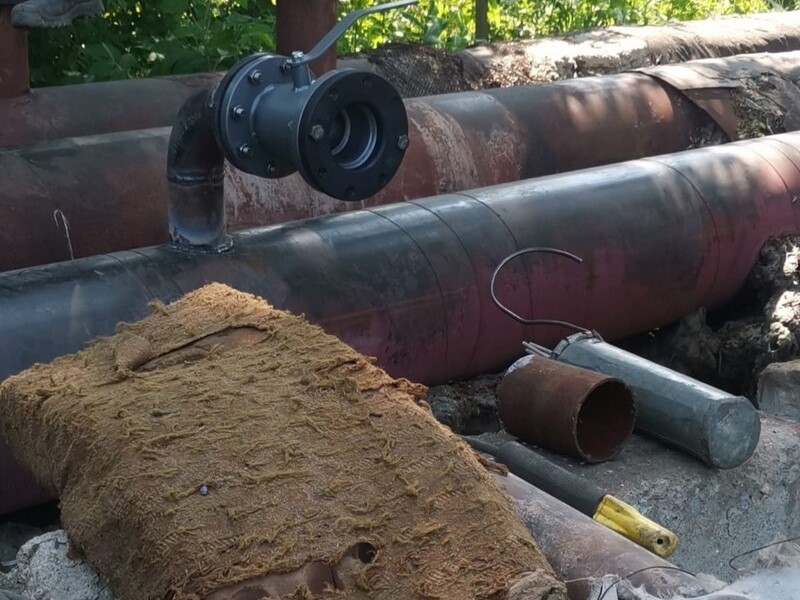 В Каменске-Уральском оперативно устранили повреждение на четвертом коллекторе — скоро у жителей снова появится вода | Повреждение на четвертом коллекторе в Каменске-Уральском устранено 