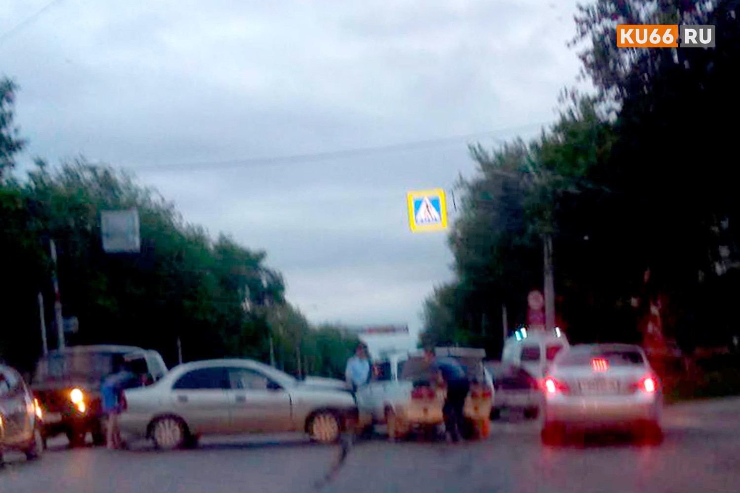 Из-за изменения работы светофора на перекрестке ул.Алюминиевая и Калинина в Каменске-Уральском в пятницу произошло ДТП с пострадавшим