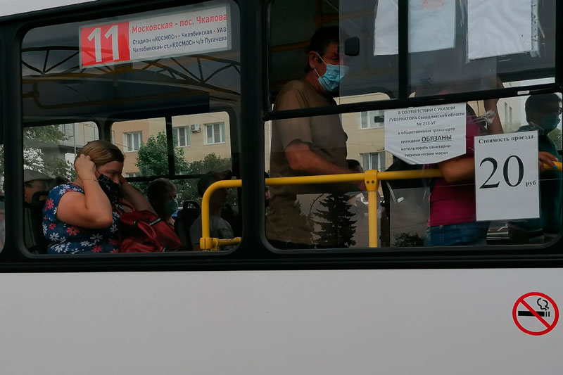 Началось! С раннего утра власти, эпидемиологи и полиция начали рейды в автобусах Каменска-Уральского. Пассажиров без масок высаживают