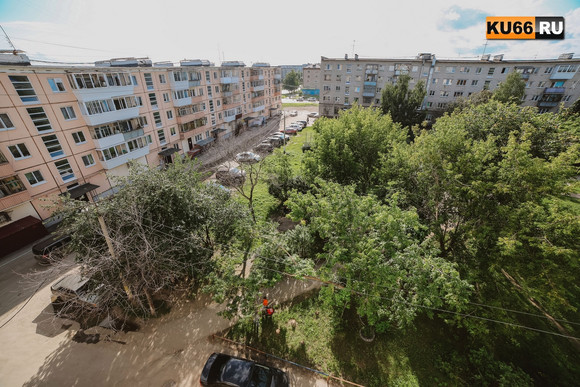 «Нас никто не спросил, а хотим ли мы эту свалку во дворе?!» Жители домов в Каменске-Уральском взволнованы действиями коммунальщиков. ВИДЕО